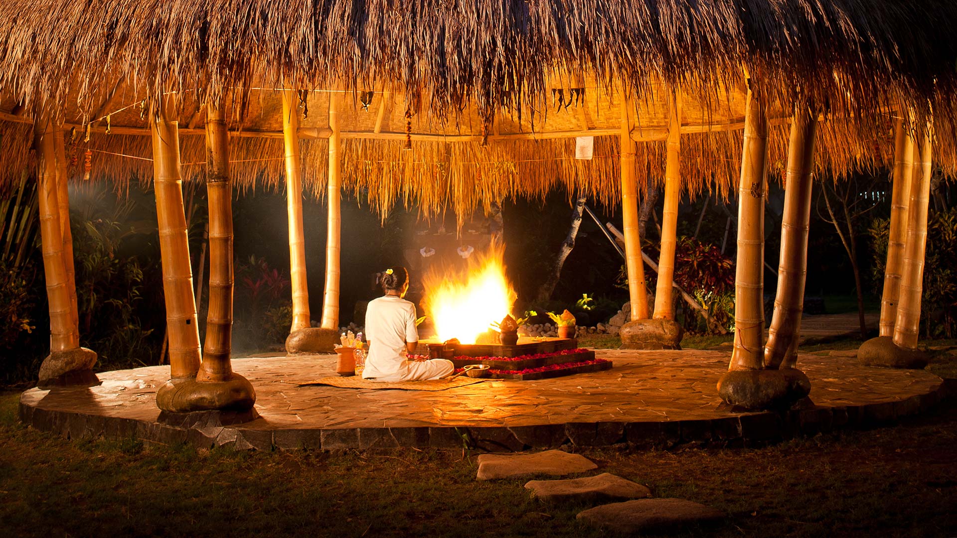 Hero-Fire-Ceremony-Fivelements-hotel-experience-bali