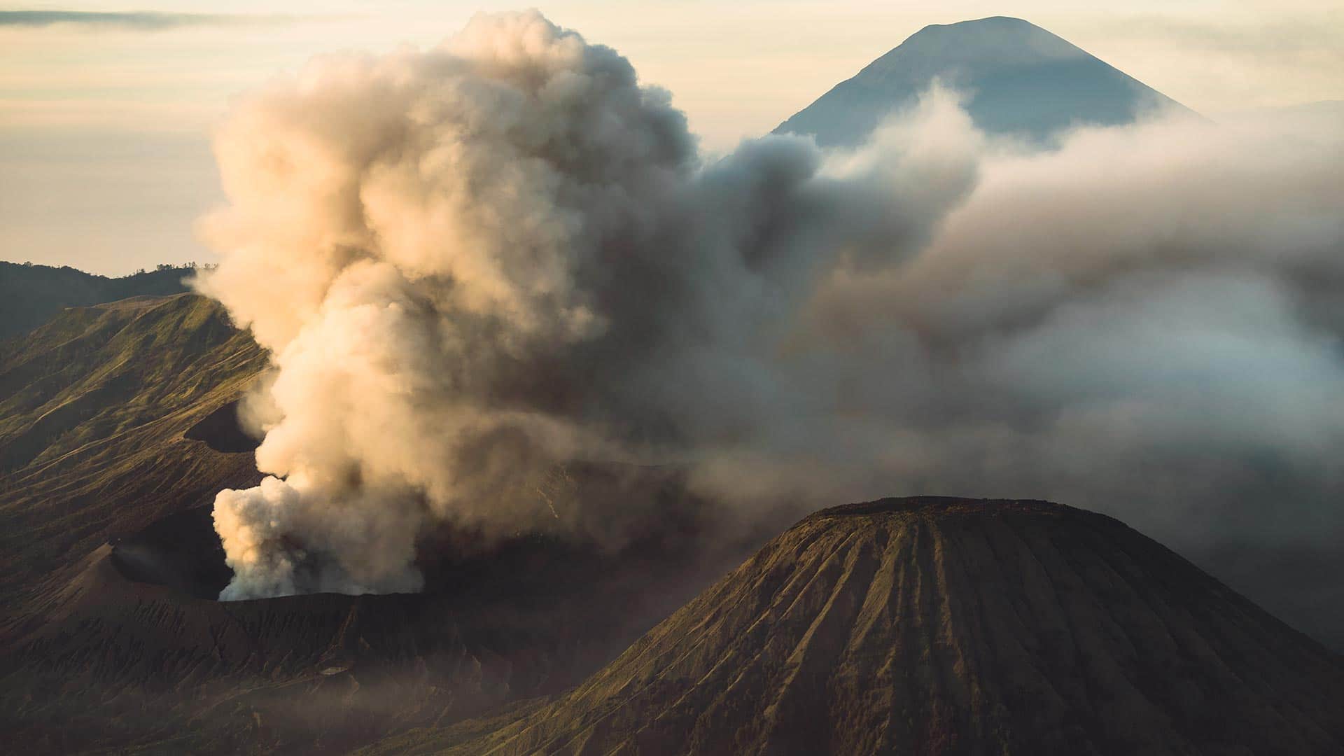 Hero-Plantaran-Volcano-hotel-experience-indonesia