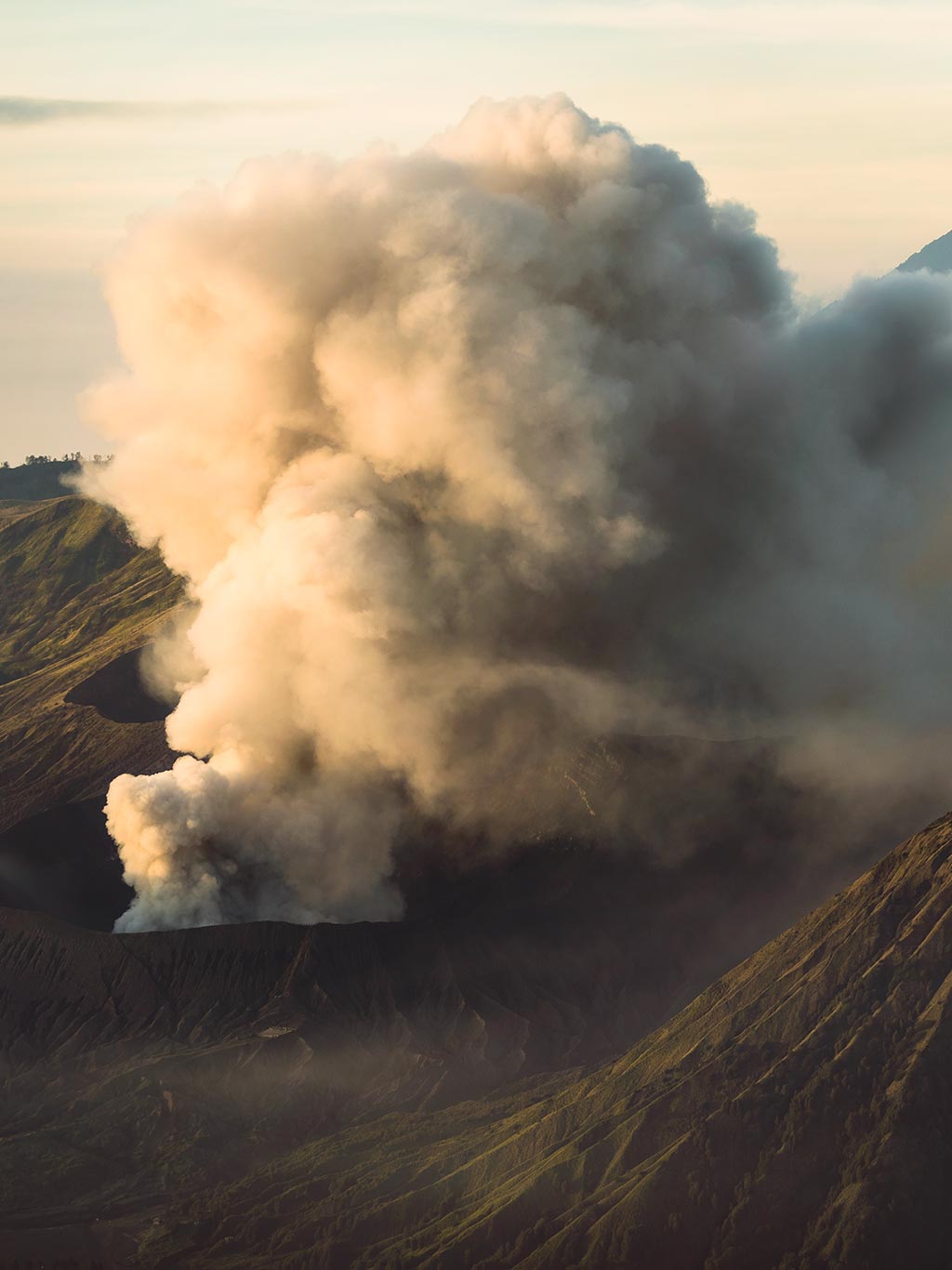 HeroTablet-Plantaran-Volcano-hotel-experience-indonesia