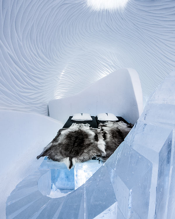 05-northern-lights-fall-icehotel-sweden