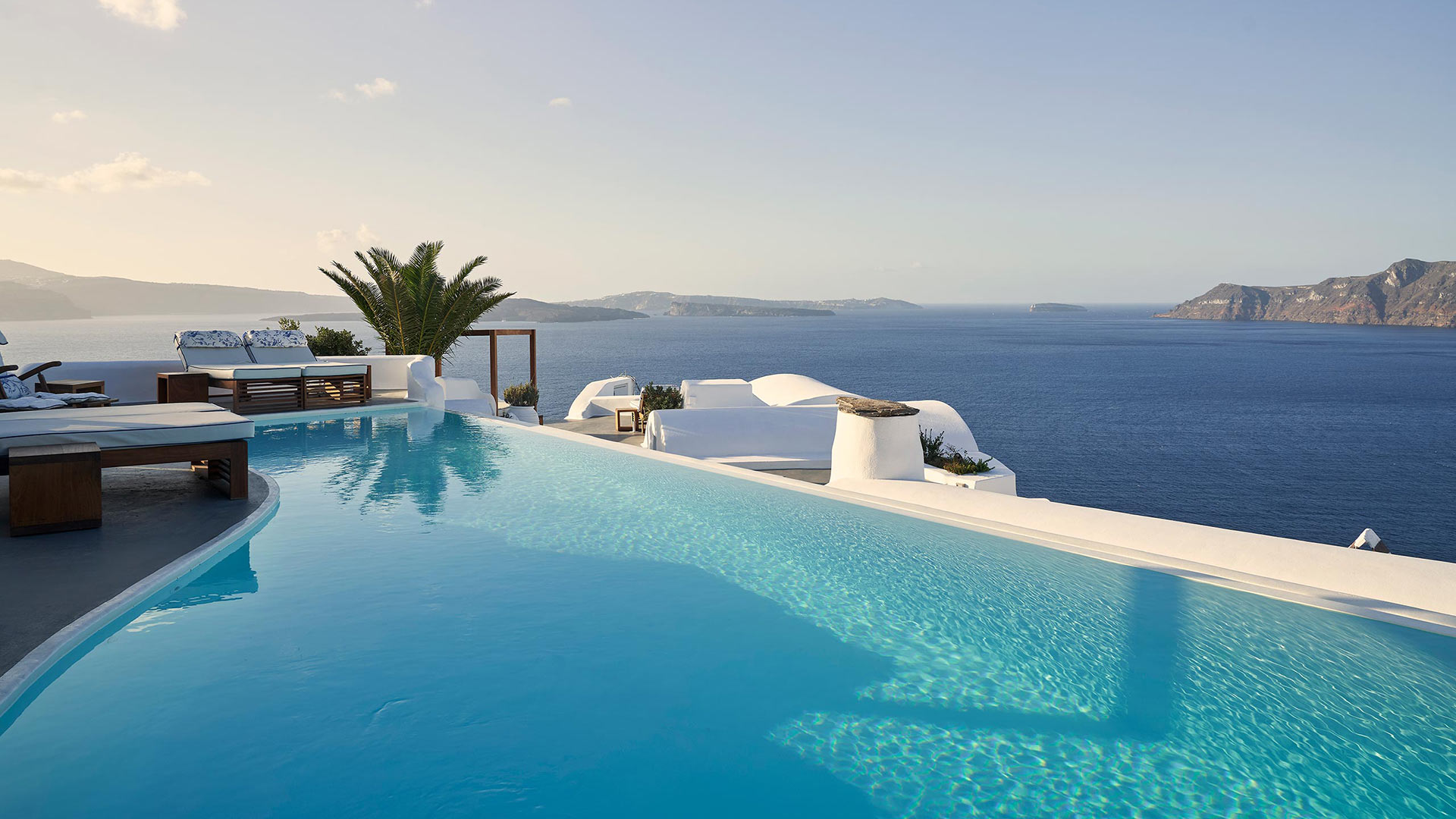 Hero-katikies-hotel-experience-santorini-greece