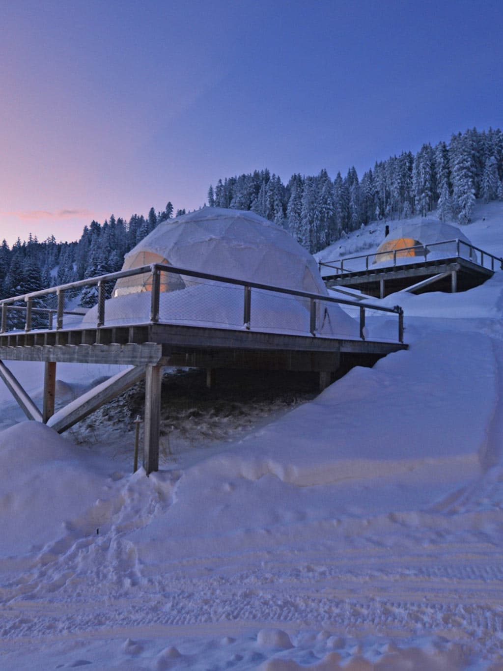 HeroTablet-Whitepod_hotel-experience-switzerland