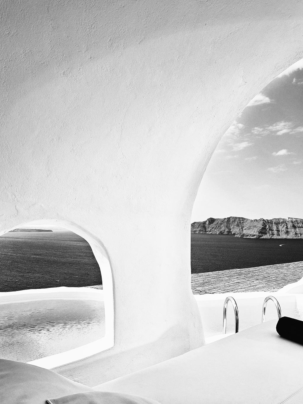 OutroTablet-katikies-hotel-experience-santorini-greece